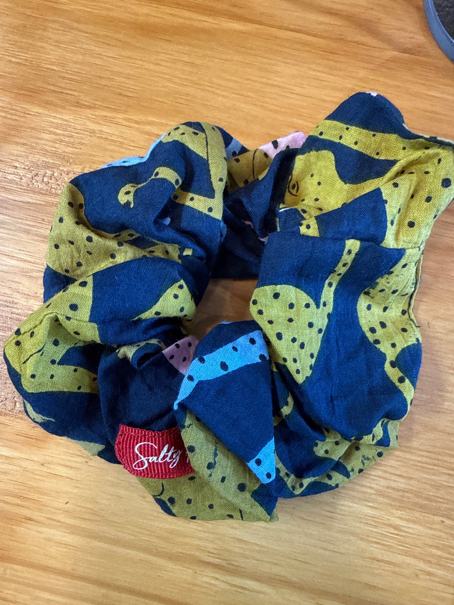 Scrunchie - Cheetah on Navy