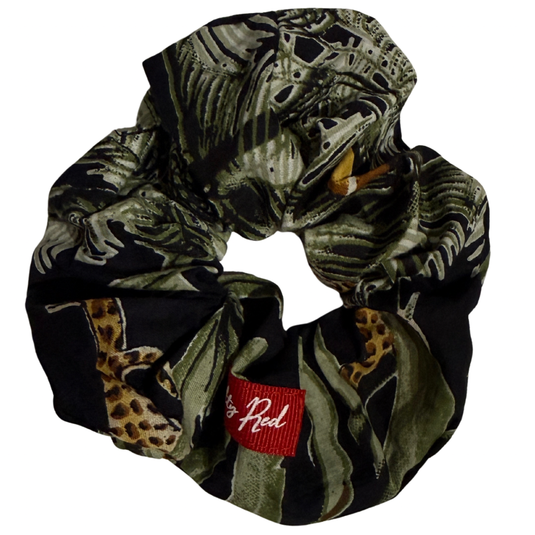 Scrunchie - Black w Giraffe Leopard